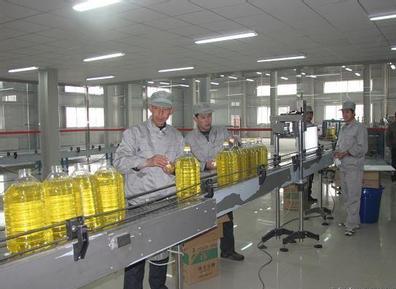 半自動液體灌裝機在油脂產品行業(yè)的應用